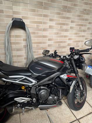 TRIUMPH STREET TRIPLE 765 RS 